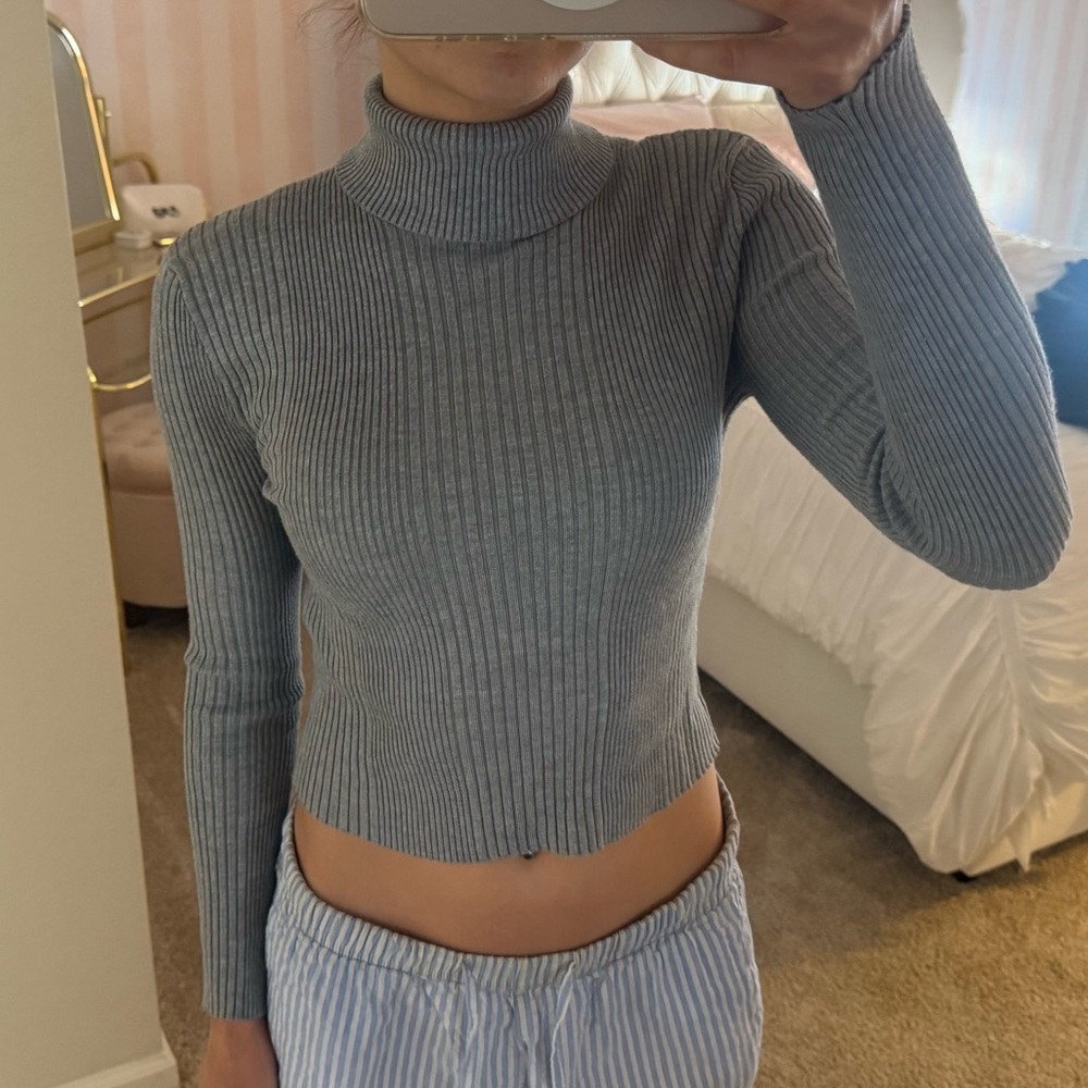 Forever 21 Grey Ribbed Turtleneck Sweater